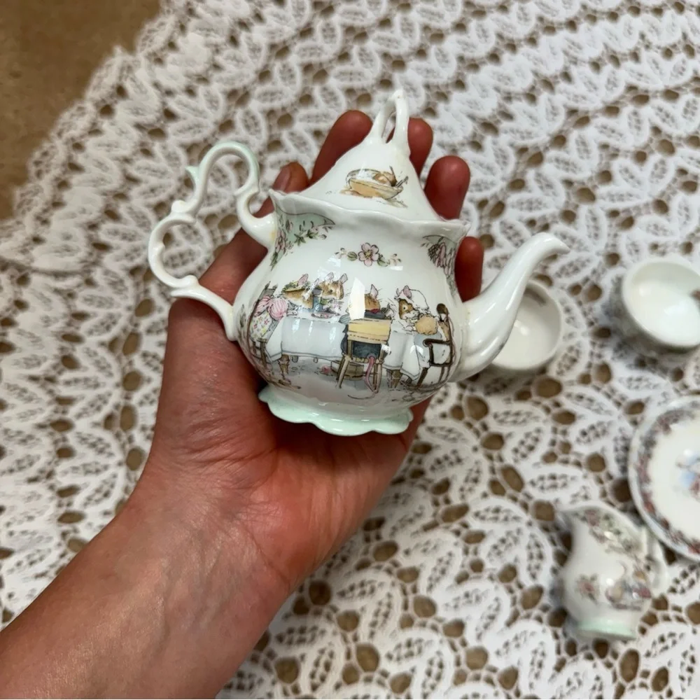 Royal Doulton BRAMBLY HEDGE jill barklem Miniature TEA SET Winter Four Seasons